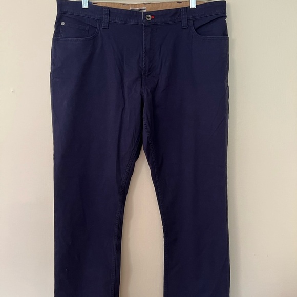 4/$25 IZOD Mens Stretch Twill Pants Straight Fit  Weekender Navy sz 38X30 Casual - Picture 2 of 16